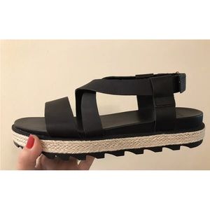 SOREL Women’s Roaming Criss Cross Black Leather Sandals Size 9.5